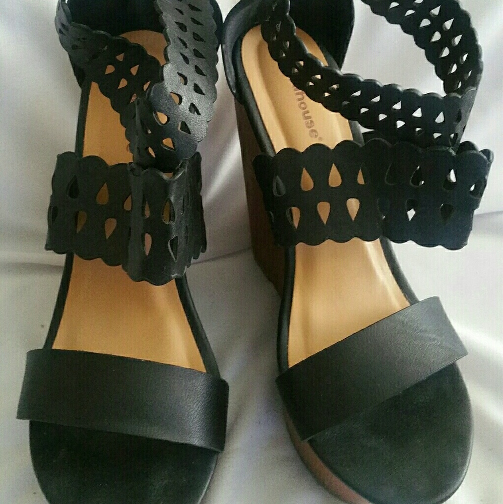 Black wedges